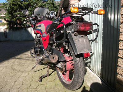Kawasaki_GPz_550_UT_rot_GIVI_Gepaecktraeger_Koffertraeger_-_Z_ZX_KZ_GPz_400_500_550_750_A_B_UT_GP_LTD_3.jpg
