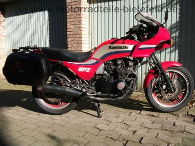 Kawasaki_GPz_550_UT_rot_GIVI_Gepaecktraeger_Koffertraeger_-_Z_ZX_KZ_GPz_400_500_550_750_A_B_UT_GP_LTD_56.jpg
