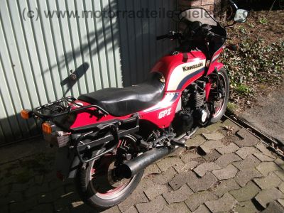 Kawasaki_GPz_550_UT_rot_GIVI_Gepaecktraeger_Koffertraeger_-_Z_ZX_KZ_GPz_400_500_550_750_A_B_UT_GP_LTD_60.jpg