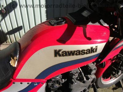 Kawasaki_GPz_550_UT_rot_GIVI_Gepaecktraeger_Koffertraeger_-_Z_ZX_KZ_GPz_400_500_550_750_A_B_UT_GP_LTD_66.jpg