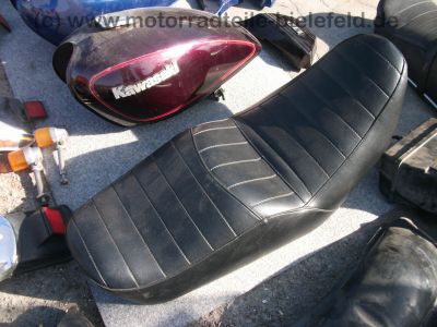 Kawasaki_Z_KZ_400_440_Twin_A_B_H_LTD_Teile_Tank_Seitendeckel_Sitzbank_Koffertraeger_11.jpg