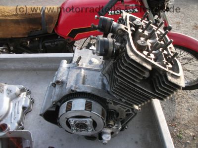 Honda_CB_125_T_Twin_Speiche_rot_teilzerlegt_-_wie_CB_CM_125_185_250_K_T_Twin_C_11.jpg