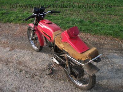 Honda_CB_125_T_Twin_Speiche_rot_teilzerlegt_-_wie_CB_CM_125_185_250_K_T_Twin_C_34.jpg