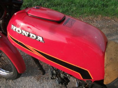 Honda_CB_125_T_Twin_Speiche_rot_teilzerlegt_-_wie_CB_CM_125_185_250_K_T_Twin_C_39.jpg