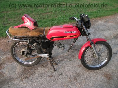 Honda_CB_125_T_Twin_Speiche_rot_teilzerlegt_-_wie_CB_CM_125_185_250_K_T_Twin_C_65.jpg