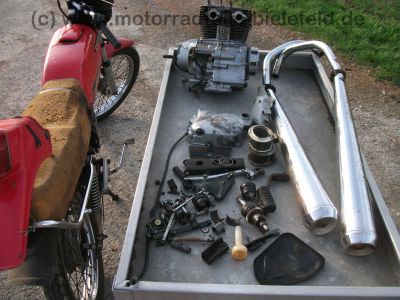 Honda_CB_125_T_Twin_Speiche_rot_teilzerlegt_-_wie_CB_CM_125_185_250_K_T_Twin_C_7.jpg