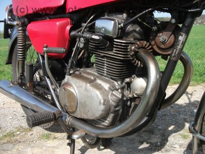 Honda_CB_200_Twin_feuerwehrrot_Speiche_-_wie_CB_CM_CJ_125_185_250_350_360_K_G_T_Twin_C_72.jpg