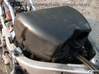 Honda_CBR_600_F_PC25_blau_CRASH_-_wie_CB_CBF_400_600_1000_PC23_PC31_75.jpg