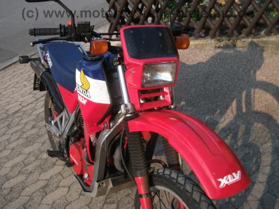 Honda_XLV_750_R_RD01_-_5x_Kardan_Enduro_HRC_blau_rot_schwarz_125.jpg