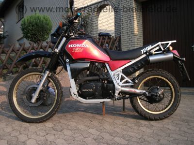 Honda_XLV_750_R_RD01_-_5x_Kardan_Enduro_HRC_blau_rot_schwarz_150.jpg