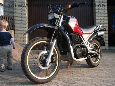 Honda_XLV_750_R_RD01_-_5x_Kardan_Enduro_HRC_blau_rot_schwarz_151.jpg