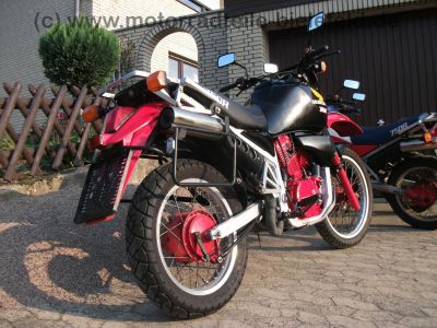 Honda_XLV_750_R_RD01_-_5x_Kardan_Enduro_HRC_blau_rot_schwarz_50.jpg