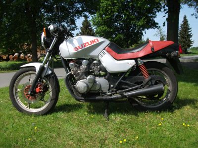 Suzuki_GS_550_M_KATANA_silber-rot_Sturz_-_wie_GS_500_550_750_D_E_L__1.jpg