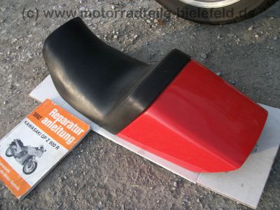 Kawasaki_GPZ_900_750_R_ZX_900_750_A_MRA_Scheibe_ABM_Superbike_Lenker_Koffer_Giuliari_Sitzbank_16.jpg