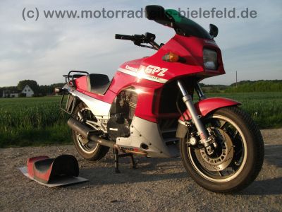 Kawasaki_GPZ_900_750_R_ZX_900_750_A_MRA_Scheibe_ABM_Superbike_Lenker_Koffer_Giuliari_Sitzbank_72.jpg