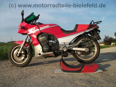 Kawasaki_GPZ_900_750_R_ZX_900_750_A_MRA_Scheibe_ABM_Superbike_Lenker_Koffer_Giuliari_Sitzbank_77.jpg