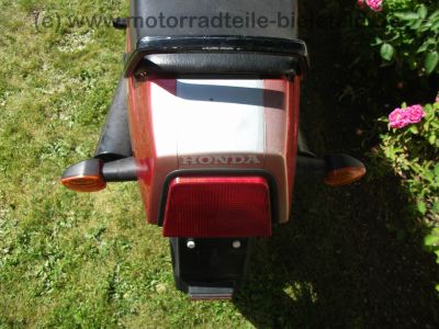 Honda_VF_1000_F2_Bol_dOr_SC15_rot-silber_V4_wie_VF_400_500_700_750_1100_F_F2_C_S_R_SC16_25.jpg