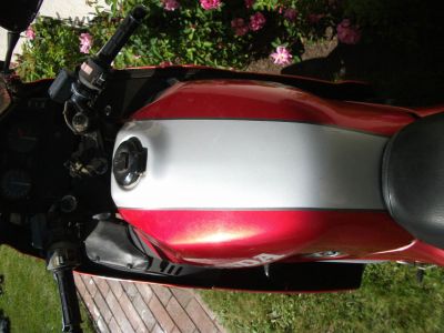 Honda_VF_1000_F2_Bol_dOr_SC15_rot-silber_V4_wie_VF_400_500_700_750_1100_F_F2_C_S_R_SC16_27.jpg