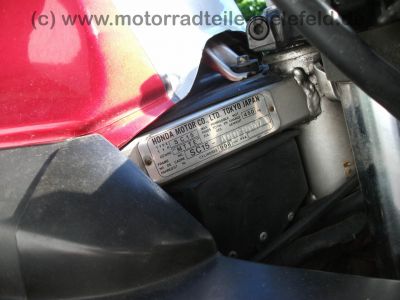 Honda_VF_1000_F2_Bol_dOr_SC15_rot-silber_V4_wie_VF_400_500_700_750_1100_F_F2_C_S_R_SC16_79.jpg