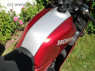 Honda_VF_1000_F2_Bol_dOr_SC15_rot-silber_V4_wie_VF_400_500_700_750_1100_F_F2_C_S_R_SC16_95.jpg