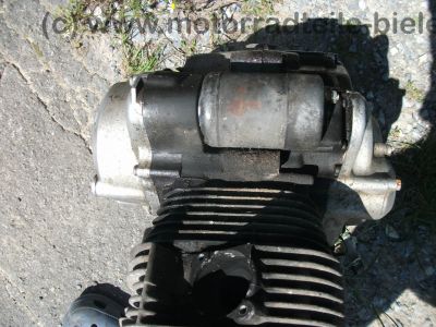 Yamaha_SR_125_SE_10F_weinrot_Gepaecktraeger_Topcase_2__Motor_-_wie_SR_XT_125_250_12.jpg