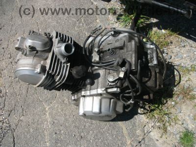 Yamaha_SR_125_SE_10F_weinrot_Gepaecktraeger_Topcase_2__Motor_-_wie_SR_XT_125_250_13.jpg