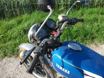 Yamaha_XS_400_2A2_blau-weiss_Twin_-_wie_XS_250_1U5_XS_360_1U4_XS_400_SE_4G5_26.jpg