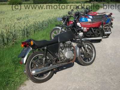 Yamaha_XS_400_2A2_schwarz_Stufensitz_Twin_-_wie_3N7_XS_250_1U5_XS_360_1U4_XS_400_SE_4G5_64.jpg