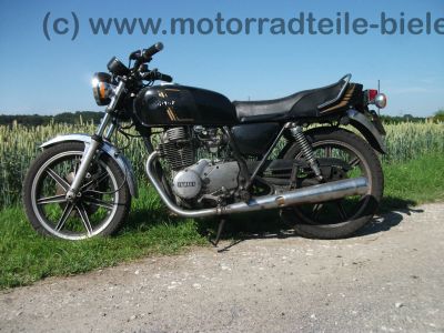 Yamaha_XS_400_3N7_schwarz-gold_-_wie_2A2_XS_250_1U5_XS_360_1U4_9.jpg