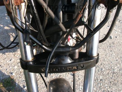 Honda_CB_250_G_schwarz-rot_wie_CB_CJ_250_350_360_G_K_T_23.jpg