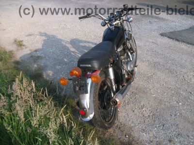 Honda_CB_250_G_schwarz-rot_wie_CB_CJ_250_350_360_G_K_T_53.jpg