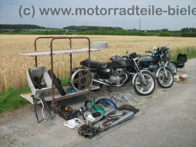 Honda_CB_400_T_blau_orig__Auspuff_HM_413_414_Gepaecktraeger_-_wie_CB_CM_250_400_450_T_N_3.jpg