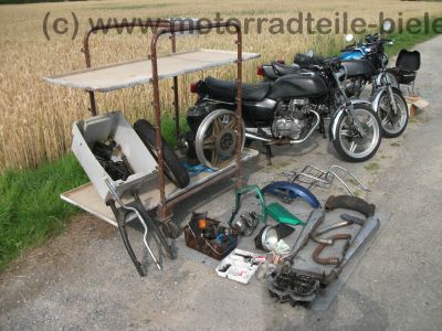Honda_CB_400_T_blau_orig__Auspuff_HM_413_414_Gepaecktraeger_-_wie_CB_CM_250_400_450_T_N_4.jpg