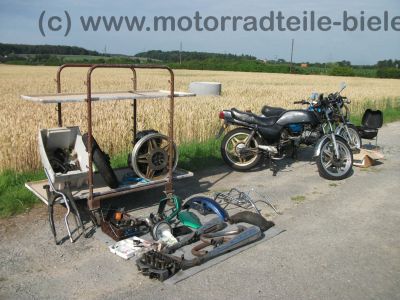 Honda_CB_400_T_blau_orig__Auspuff_HM_413_414_Gepaecktraeger_-_wie_CB_CM_250_400_450_T_N_7.jpg