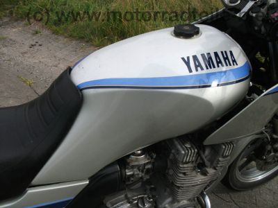 Yamaha_XJ_900_weiss-silber_58L_1__Hd__KONI_Spiegler_Stahlflex_wie_XJ_650_750_F_N_31A_4BB_3NG_2HL_4K0_41Y_11M_68.jpg