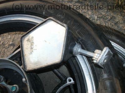 Yamaha_XZ_550_S_11U_weiss-rot_Verkleidung_Gepaecktraeger_Koffertraeger_orig__Auspuff_11H_-_14711_-_wie_XZ_400_D_24R_11V_11J_11K_24.jpg