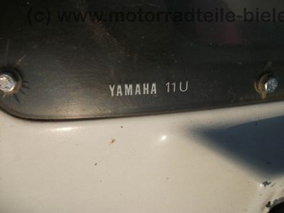 Yamaha_XZ_550_S_11U_weiss-rot_Verkleidung_Gepaecktraeger_Koffertraeger_orig__Auspuff_11H_-_14711_-_wie_XZ_400_D_24R_11V_11J_11K_64.jpg