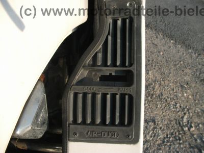 Yamaha_XZ_550_S_11U_weiss-rot_Verkleidung_Gepaecktraeger_Koffertraeger_orig__Auspuff_11H_-_14711_-_wie_XZ_400_D_24R_11V_11J_11K_87.jpg