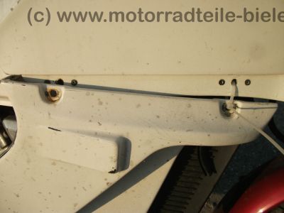 Yamaha_XZ_550_S_11U_weiss-rot_Verkleidung_Gepaecktraeger_Koffertraeger_orig__Auspuff_11H_-_14711_-_wie_XZ_400_D_24R_11V_11J_11K_88.jpg