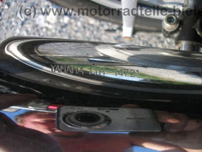 Yamaha_XZ_550_S_11U_weiss-rot_Verkleidung_Gepaecktraeger_Koffertraeger_orig__Auspuff_11H_-_14711_-_wie_XZ_400_D_24R_11V_11J_11K_97.jpg