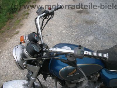 Honda_CM_400_T_blau_CRASH_SCHUH_Gepaecktraeger_Koffersystem_-_wie_CB_CM_125_200_250_400_C_T_Twin_NC01_MC01_MC06_Chopper_Custom_14.jpg