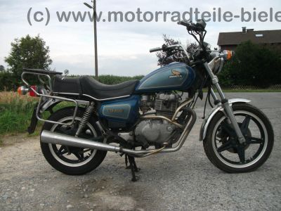 Honda_CM_400_T_blau_CRASH_SCHUH_Gepaecktraeger_Koffersystem_-_wie_CB_CM_125_200_250_400_C_T_Twin_NC01_MC01_MC06_Chopper_Custom_57.jpg