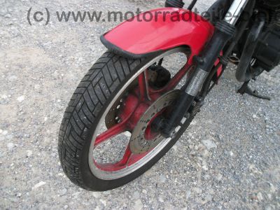 Kawasaki_GPZ_305_BD_rot_Tankbeulen_Belt_Drive_Twin_-_wie_KZ_Z_GPZ_CSR_250_305_400_440_A_B_C_D_LTD_16.jpg