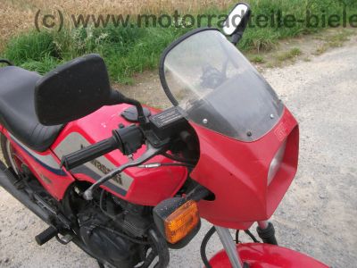 Kawasaki_GPZ_305_BD_rot_Tankbeulen_Belt_Drive_Twin_-_wie_KZ_Z_GPZ_CSR_250_305_400_440_A_B_C_D_LTD_54.jpg