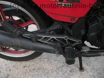 Kawasaki_GPZ_305_BD_rot_Tankbeulen_Belt_Drive_Twin_-_wie_KZ_Z_GPZ_CSR_250_305_400_440_A_B_C_D_LTD_62.jpg