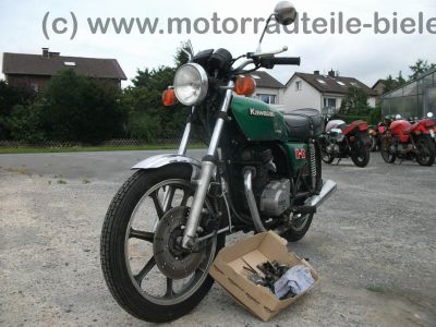 Kawasaki_KZ_250_A_TWIN_gruen_original_Auspuff_-_wie_Z_KZ_GPZ_CSR_250_305_400_440_A_B_C_D_E_LTD_TWIN_3.jpg