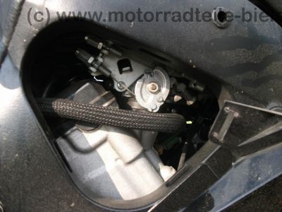 Suzuki_GSXR_GSX-R_750_K6_K7_GR7KA_2006_2007_110_kW_-_wie_GSXR_600_GSXR_1000_54.jpg