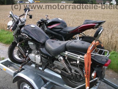 Suzuki_GZ_125_Marauder_schwarz_Crash_Motor_OK_Sissy-Bar_Packtaschenhalter_SB_-_wie_GN_DR_125_1.jpg
