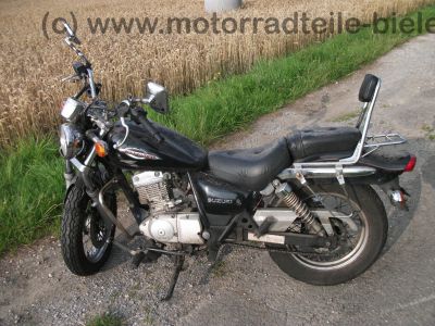 Suzuki_GZ_125_Marauder_schwarz_Crash_Motor_OK_Sissy-Bar_Packtaschenhalter_SB_-_wie_GN_DR_125_10.jpg