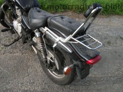 Suzuki_GZ_125_Marauder_schwarz_Crash_Motor_OK_Sissy-Bar_Packtaschenhalter_SB_-_wie_GN_DR_125_12.jpg